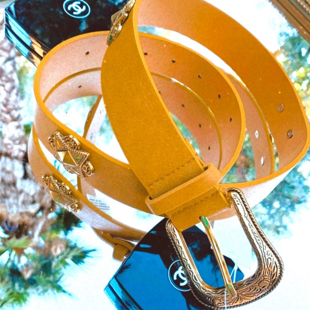 Yellow faux leather belt✨